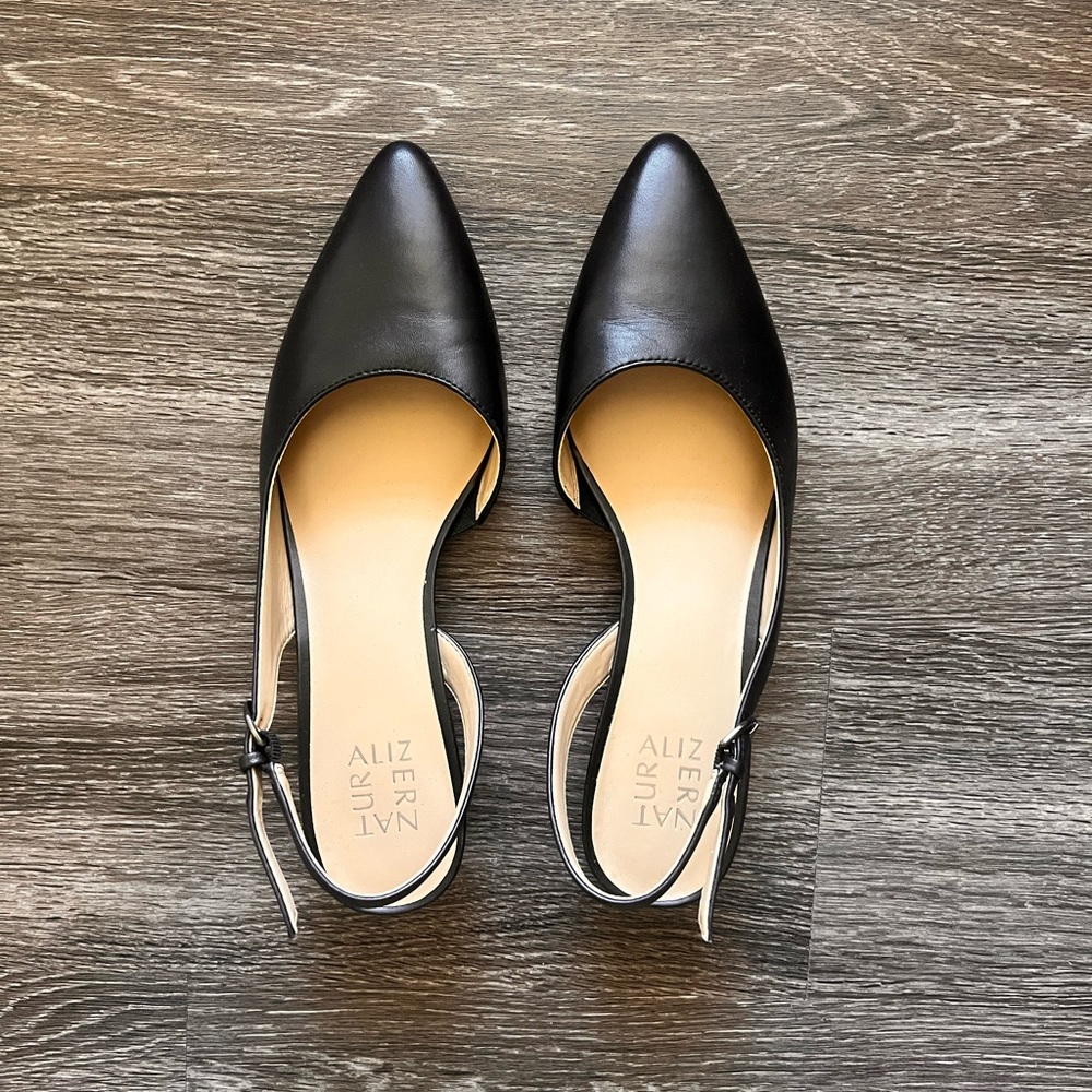 Naturalizer Black Leather Small Heel Sleek Minimalist Design